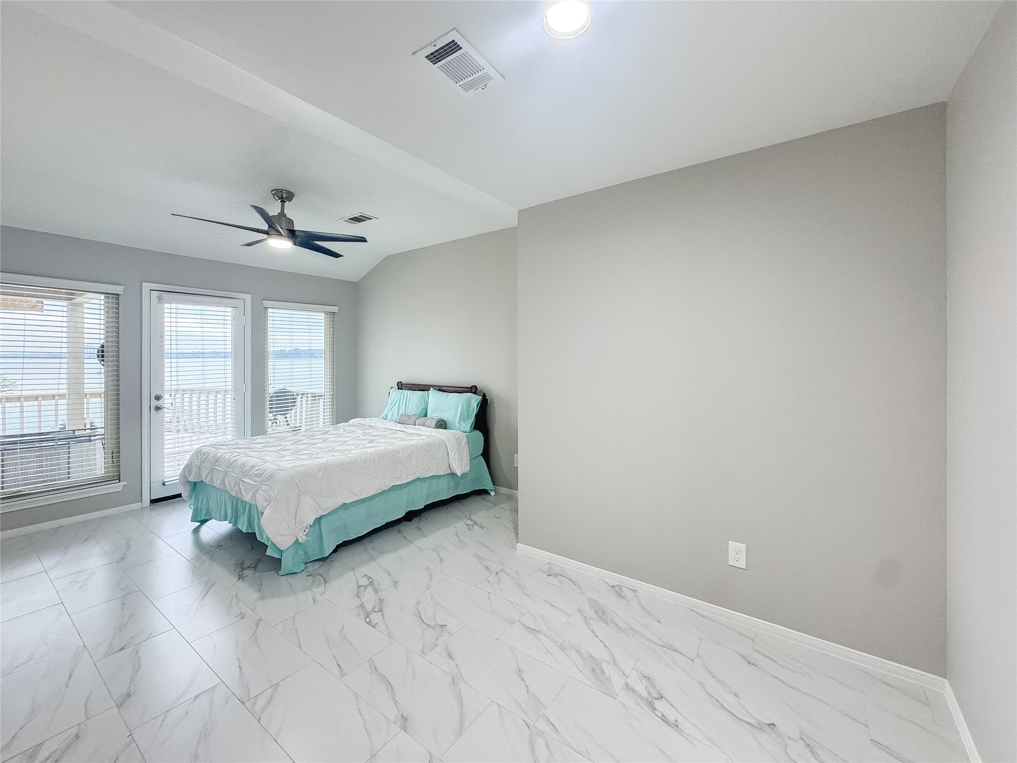 112 Cove Point Conroe, TX 77356 - Photo 23 of 47 Primary Bedroom