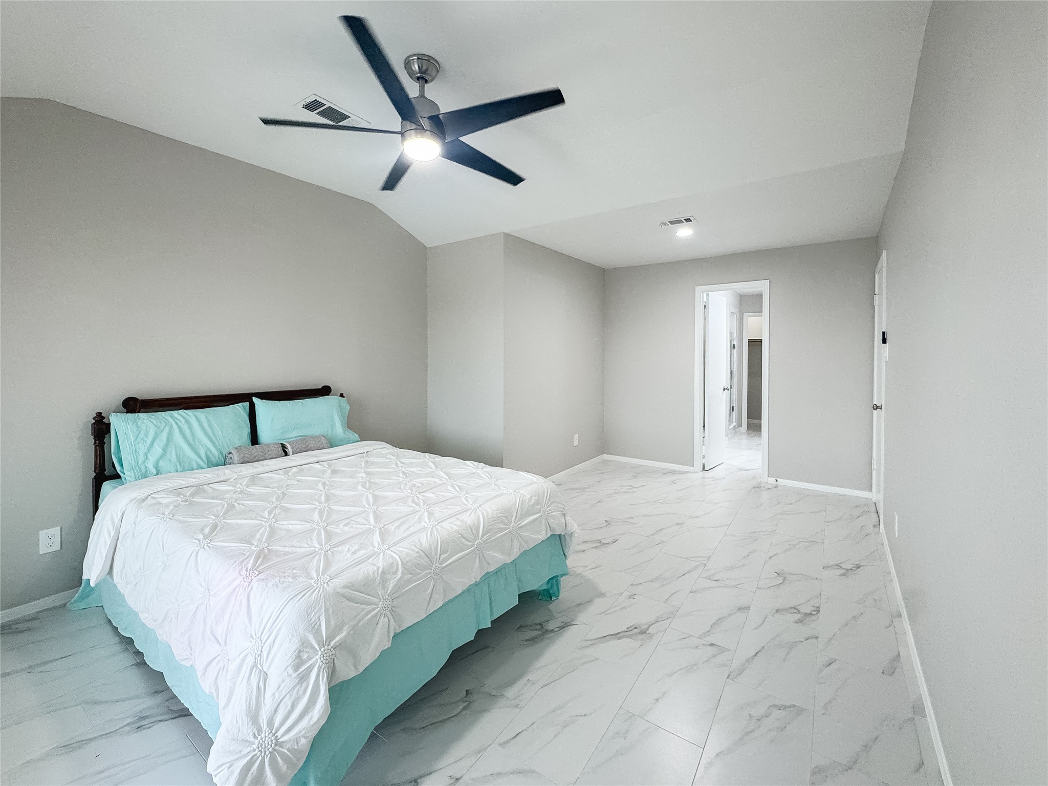 112 Cove Point Conroe, TX 77356 - Photo 24 of 47 Primary Bedroom