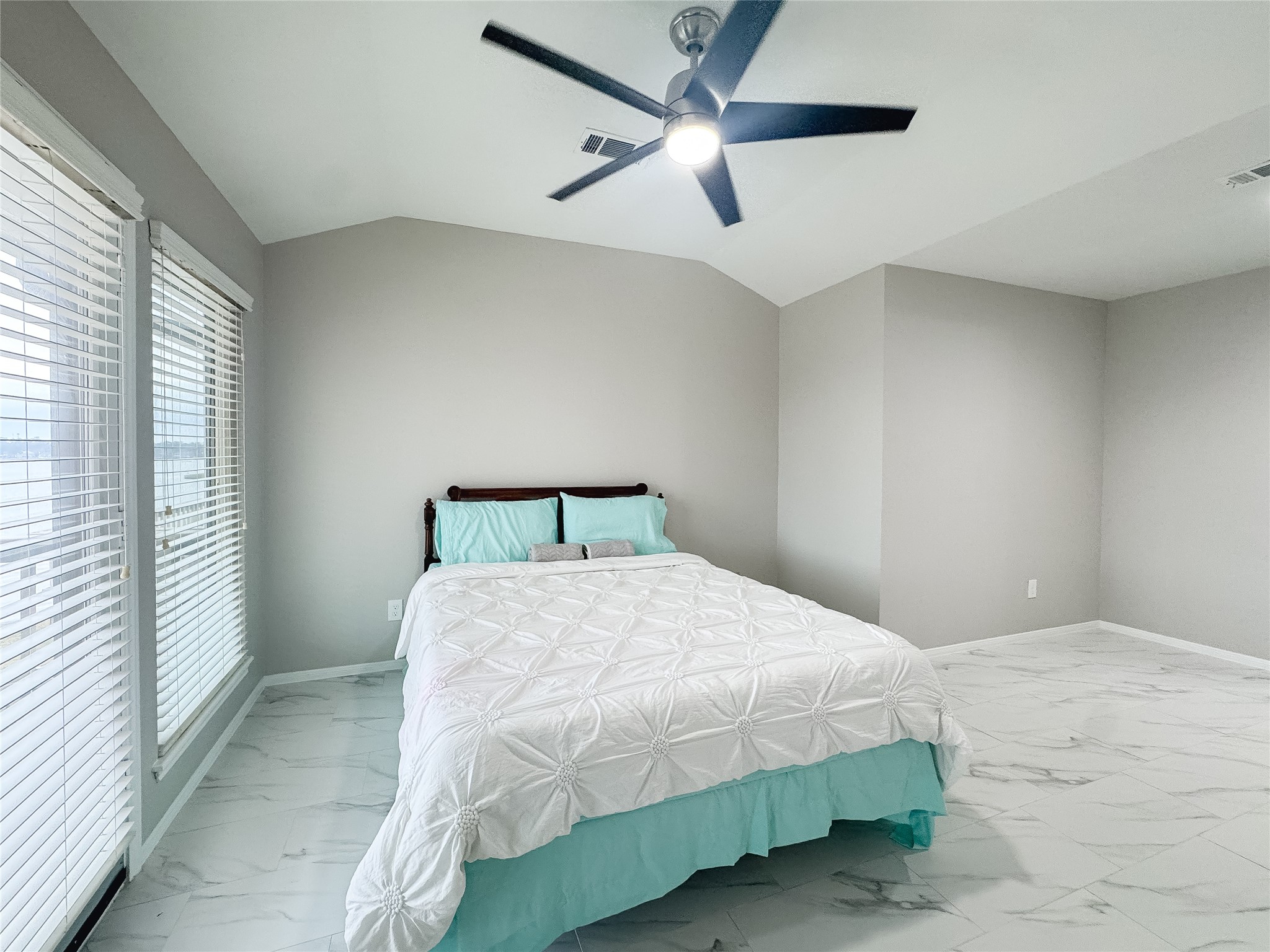 112 Cove Point Conroe, TX 77356 - Photo 25 of 47 Primary Bedroom