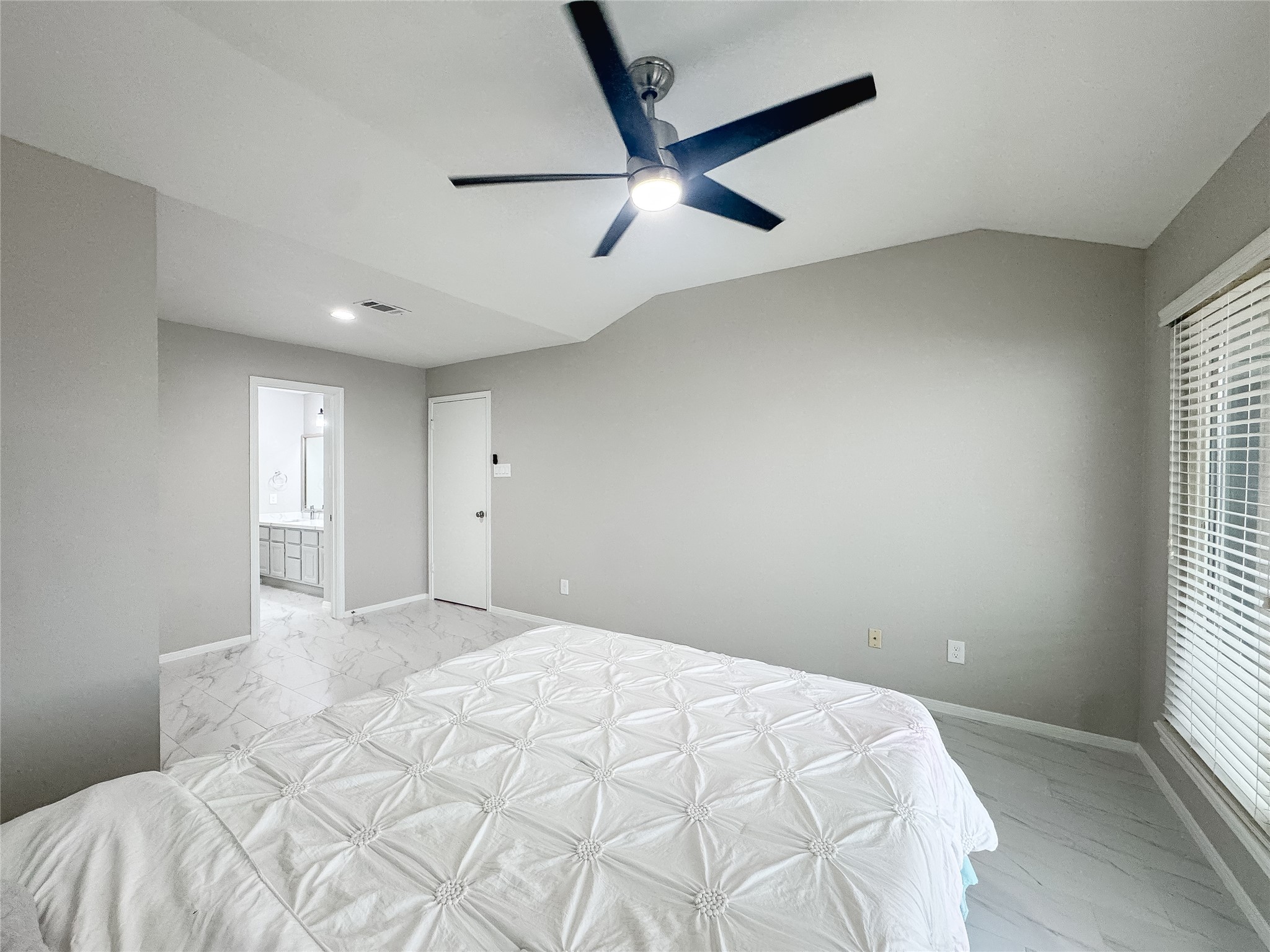 112 Cove Point Conroe, TX 77356 - Photo 26 of 47 Primary Bedroom