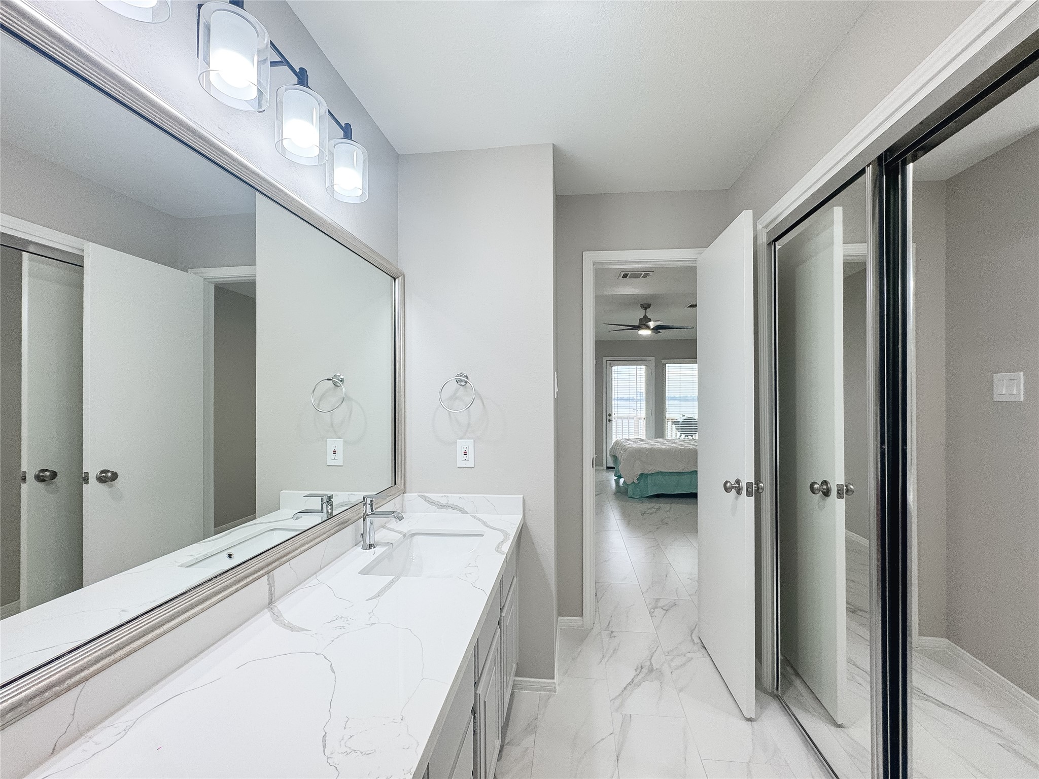 112 Cove Point Conroe, TX 77356 - Photo 29 of 47 Primary Bathroom