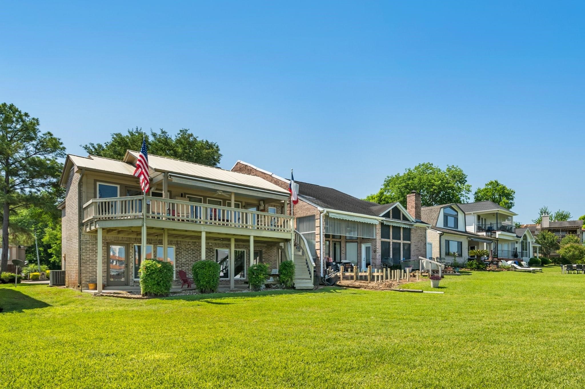 112 Cove Point Conroe, TX 77356 - Photo 3 of 47