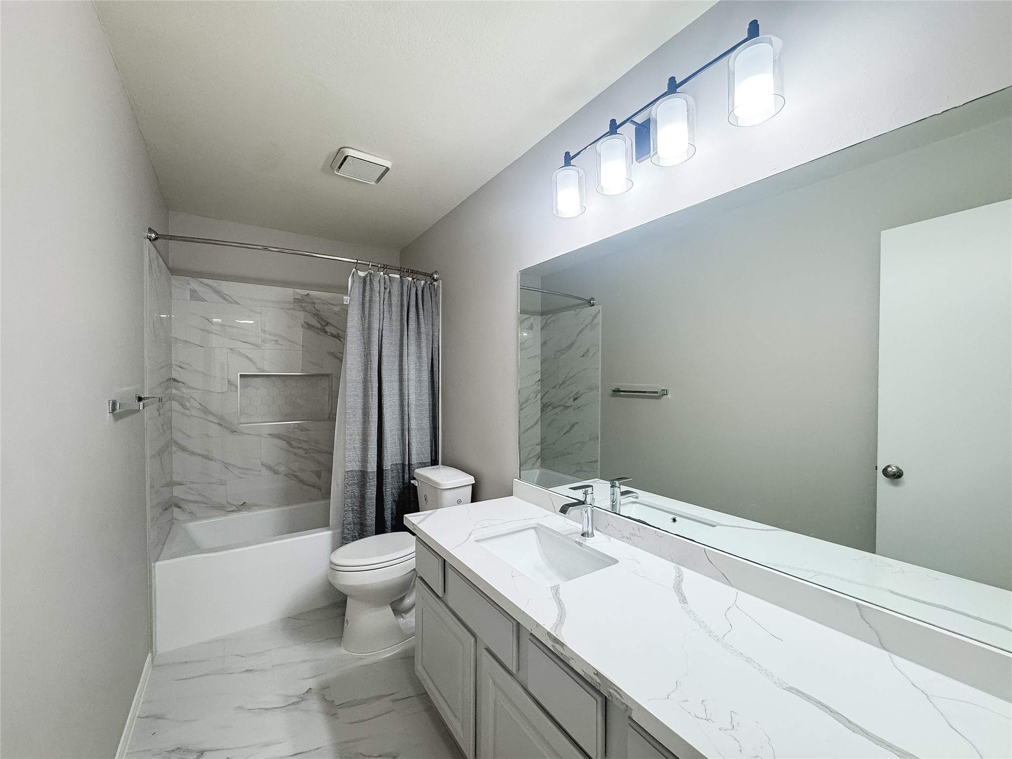 112 Cove Point Conroe, TX 77356 - Photo 33 of 47 Bathroom #2