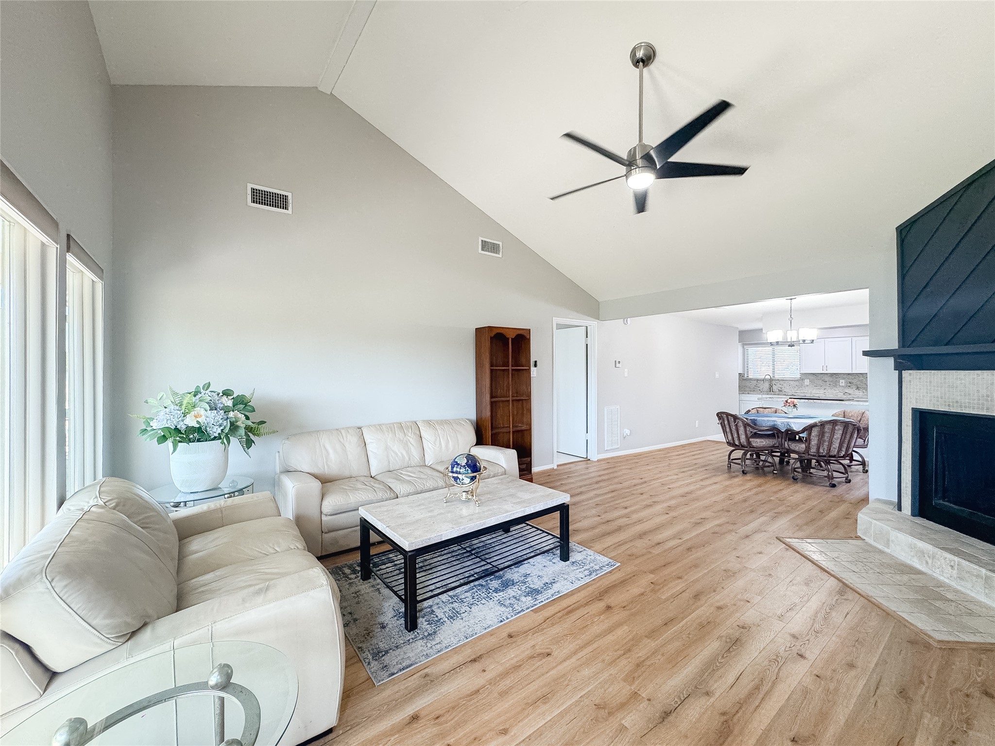 112 Cove Point Conroe, TX 77356 - Photo 8 of 47