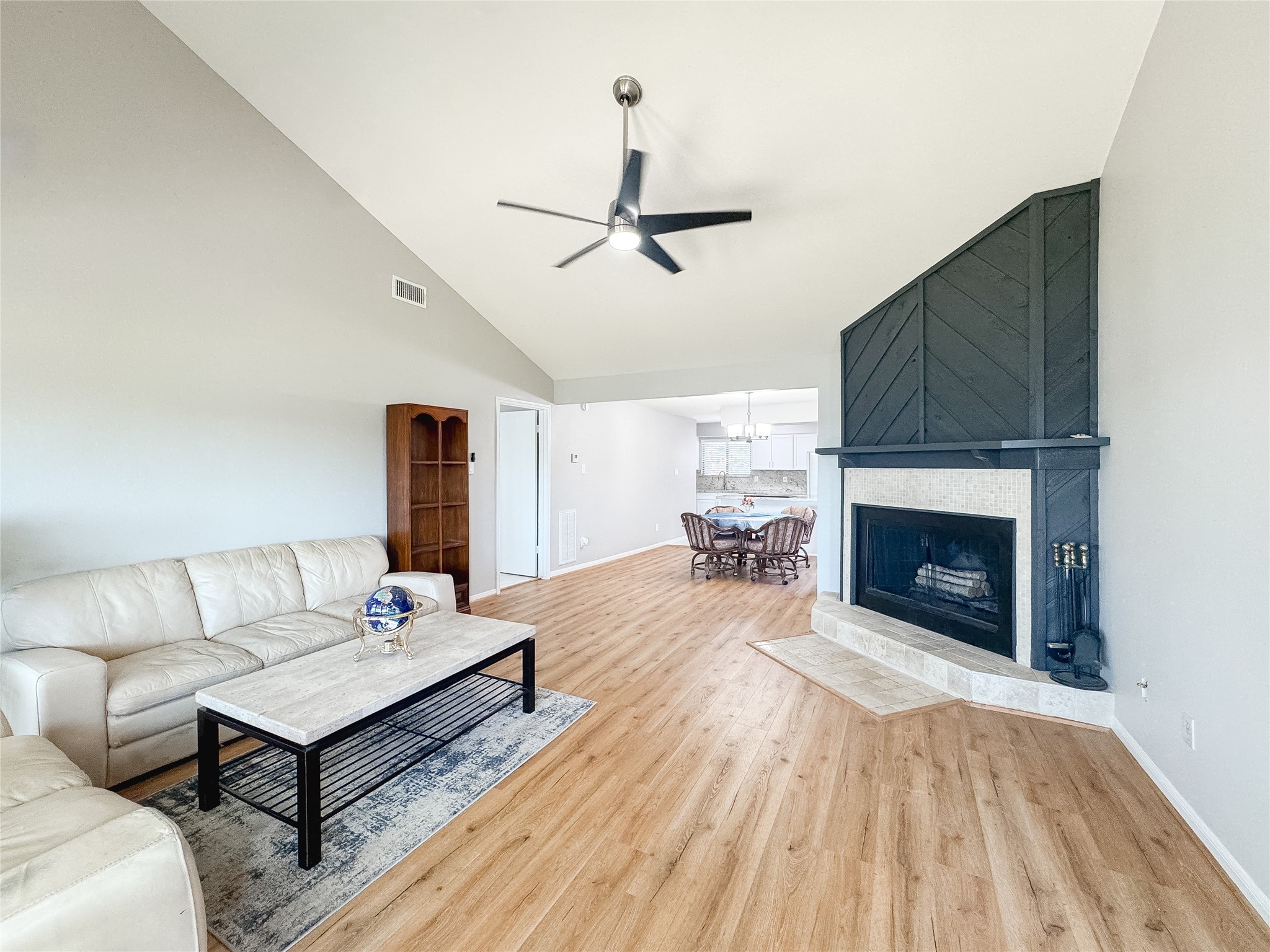 112 Cove Point Conroe, TX 77356 - Photo 9 of 47