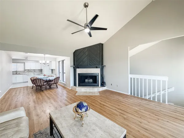 $3,200 | 112 Cove Point, Conroe, TX 77356