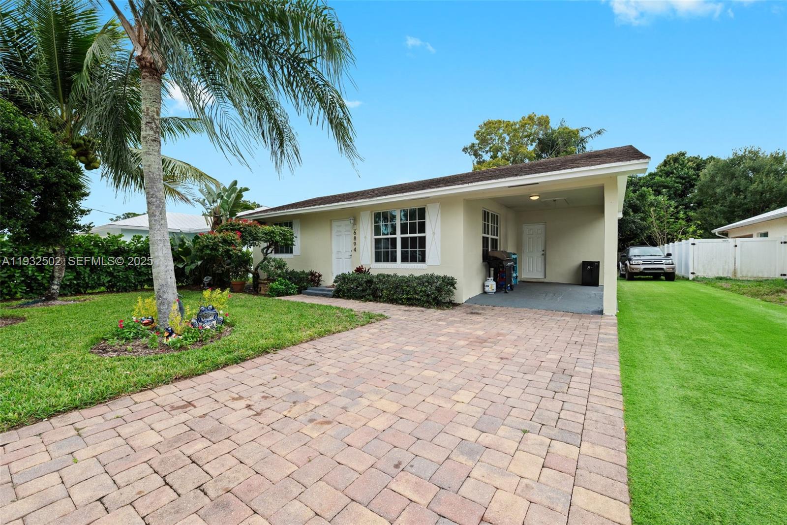 6894 3rd Street Jupiter, FL 33458 - Photo 4 of 29 a view of a house with backyard and a garden