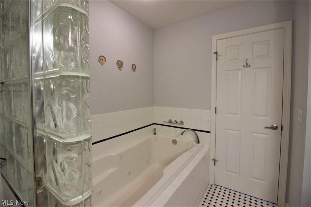 1787 Lee Road Cleveland, OH 44118 - Photo 15 of 25 Gallery Image 15