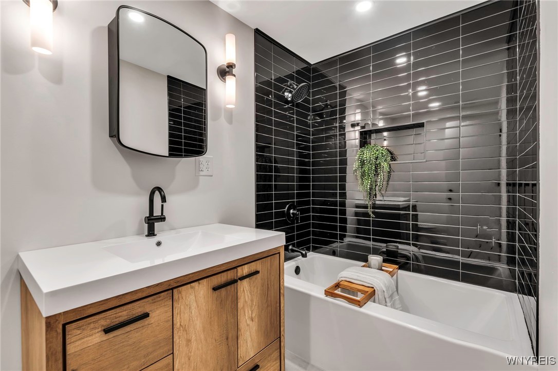 4 Cambridge Square Amherst, NY 14221 - Photo 34 of 43