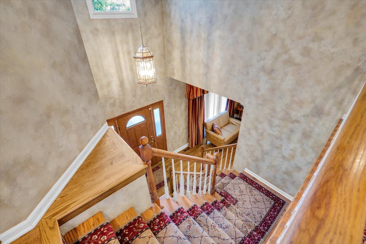 919 Roslyn Road Glen Ellyn, IL 60137 - Photo 20 of 39 Gallery Image 20