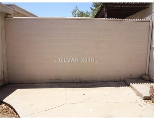 3114 South Pecos Road Las Vegas, NV 89121 - Photo 16 of 17 Yard/Garden.