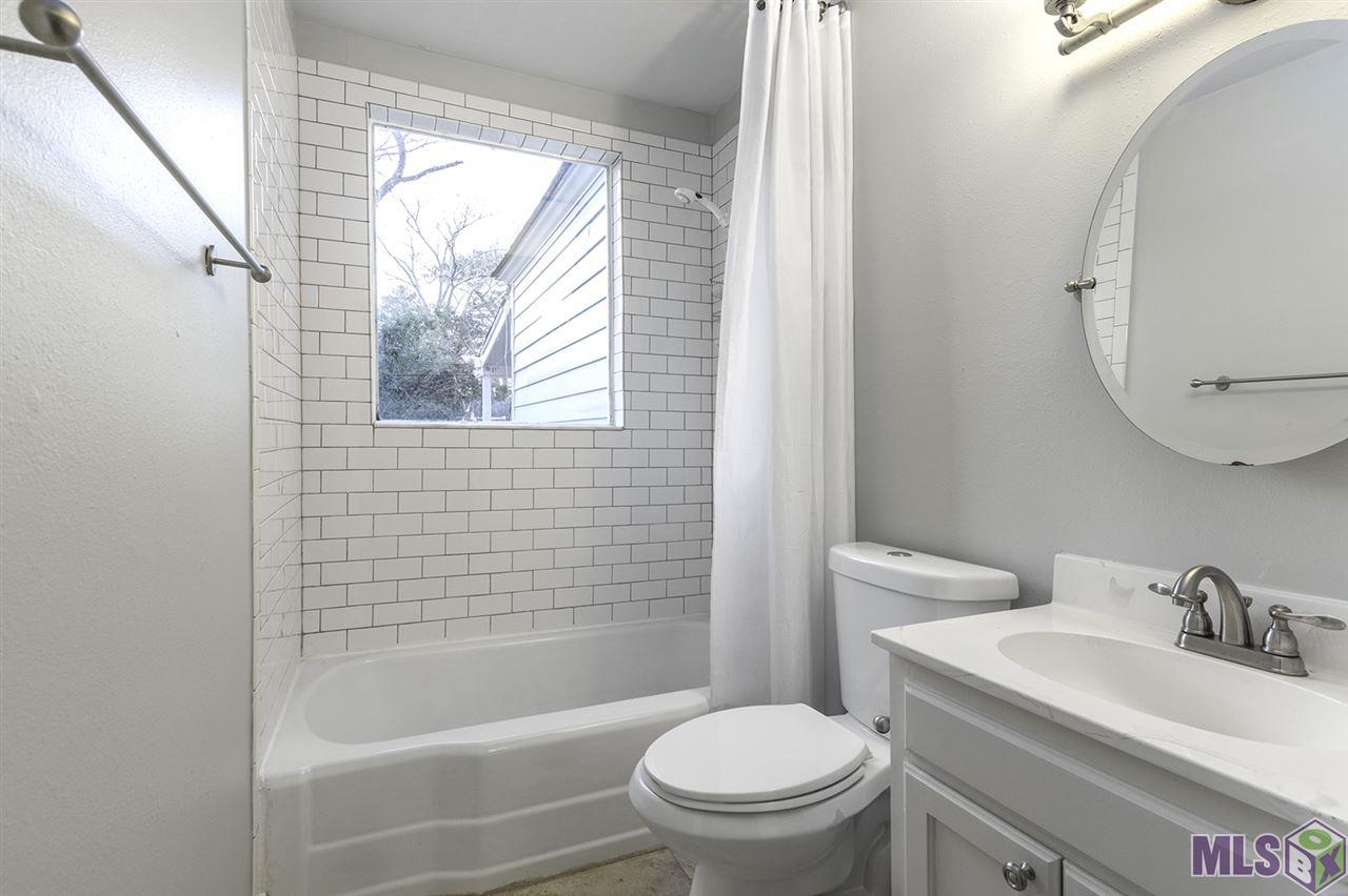 732 Franklin Street Baton Rouge, LA 70806 - Photo 16 of 20 Guest Bathroom