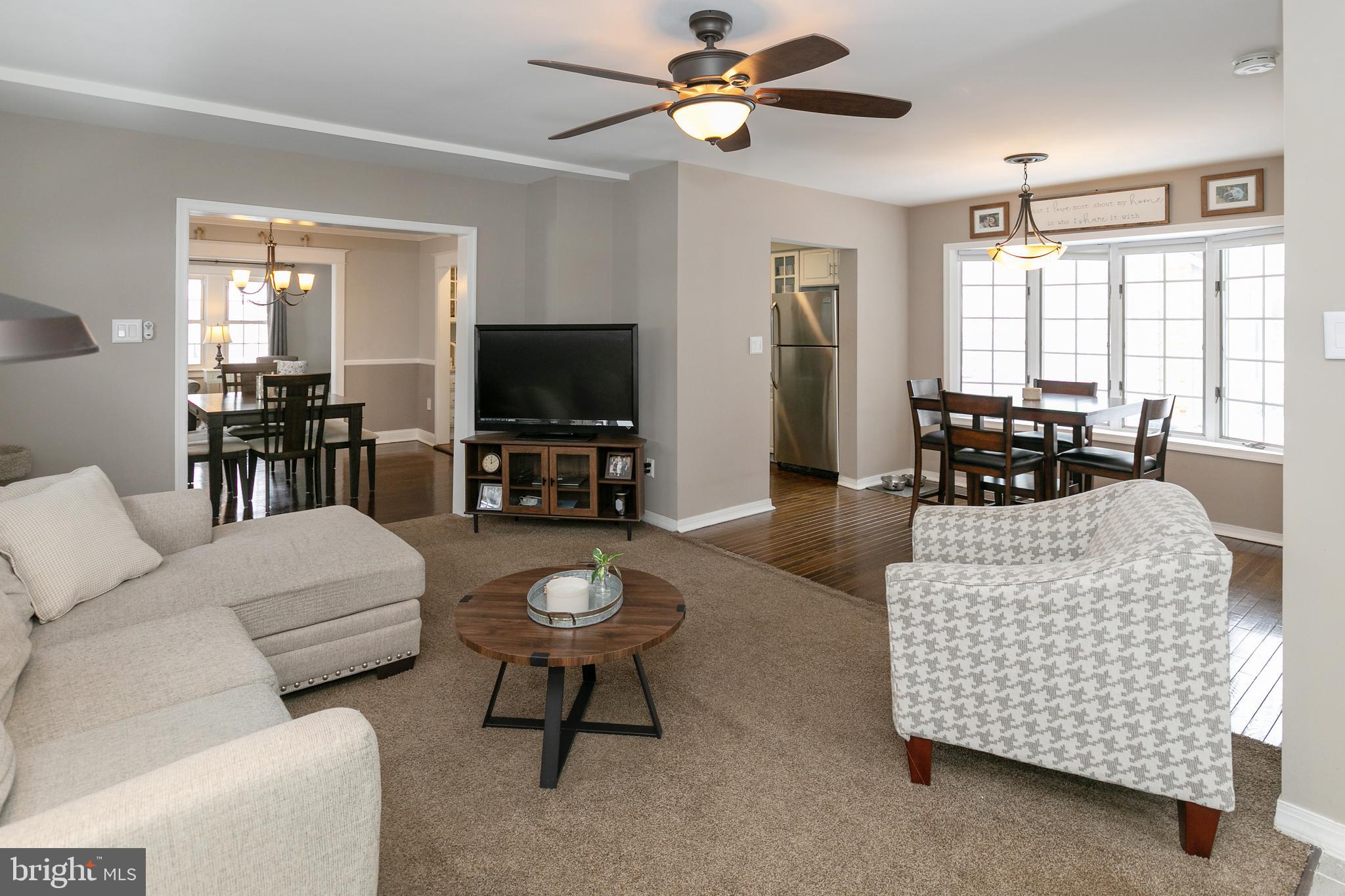 343 Harding Court Pitman, NJ 08071 - Photo 16 of 32 Family room with breakfast area