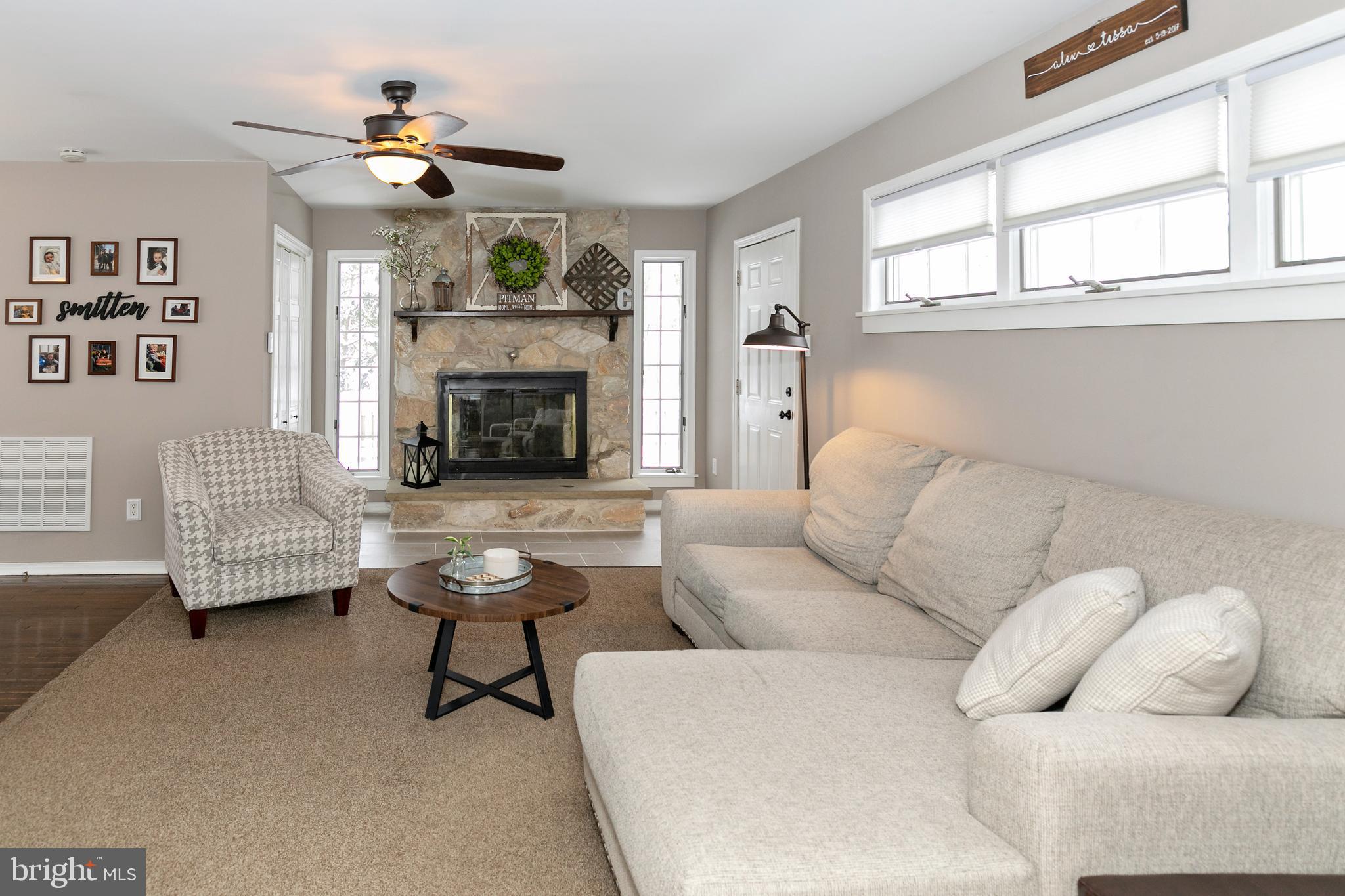 343 Harding Court Pitman, NJ 08071 - Photo 17 of 32 Spacious family room