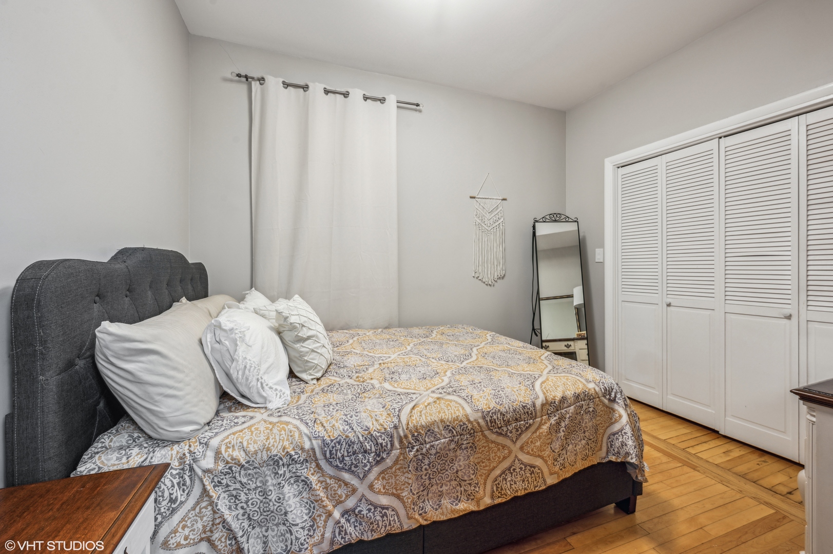 2441 North Avers Avenue Chicago, IL 60647 - Photo 22 of 28 a bedroom with a bed and a closet