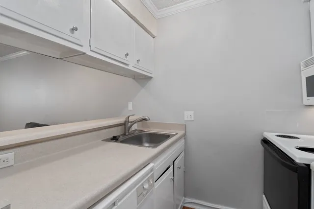 $799 | 4103 Speedway, Unit 105, Austin, TX 78751