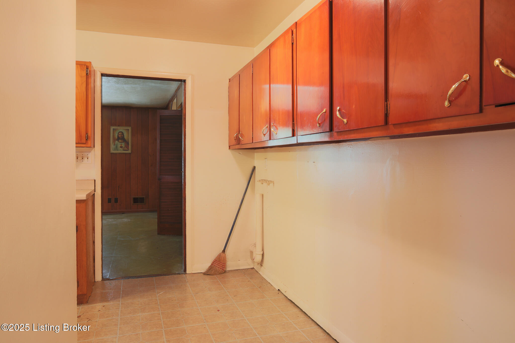 2944 Rio Rita Avenue Louisville, KY 40220 - Photo 15 of 17 2944 Rio Rita-14