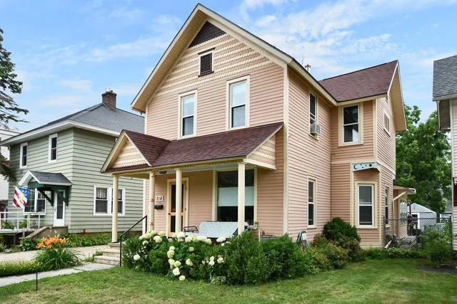 $269,000 | 718 West Wabasha Street, Winona, MN 55987