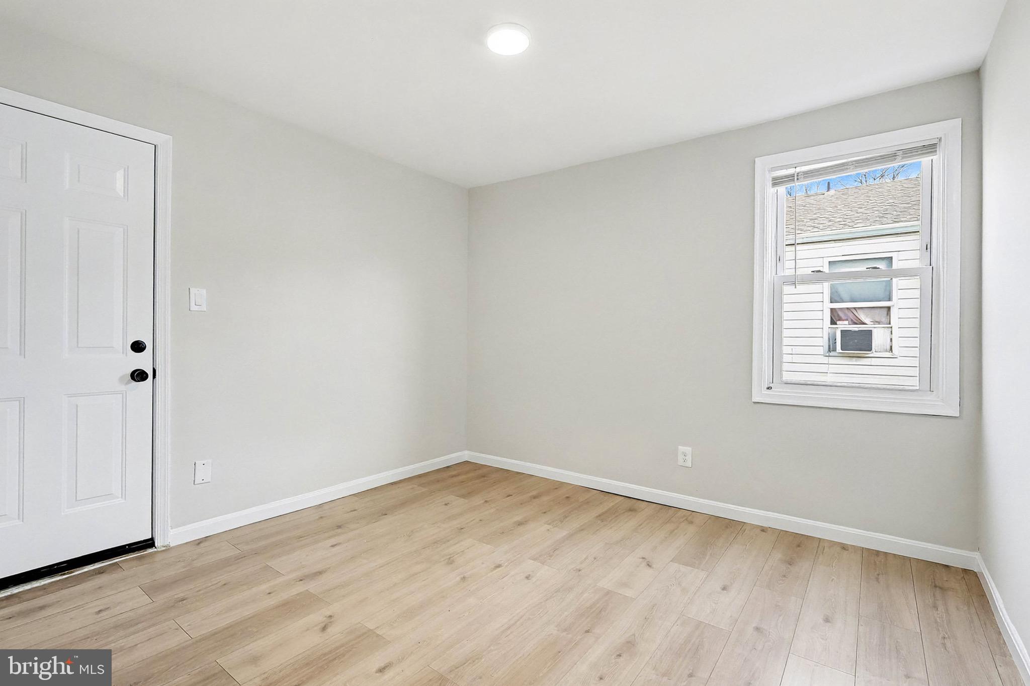 40 East Reed Avenue Alexandria, VA 22305 - Photo 12 of 19 an empty room with wooden floor and windows