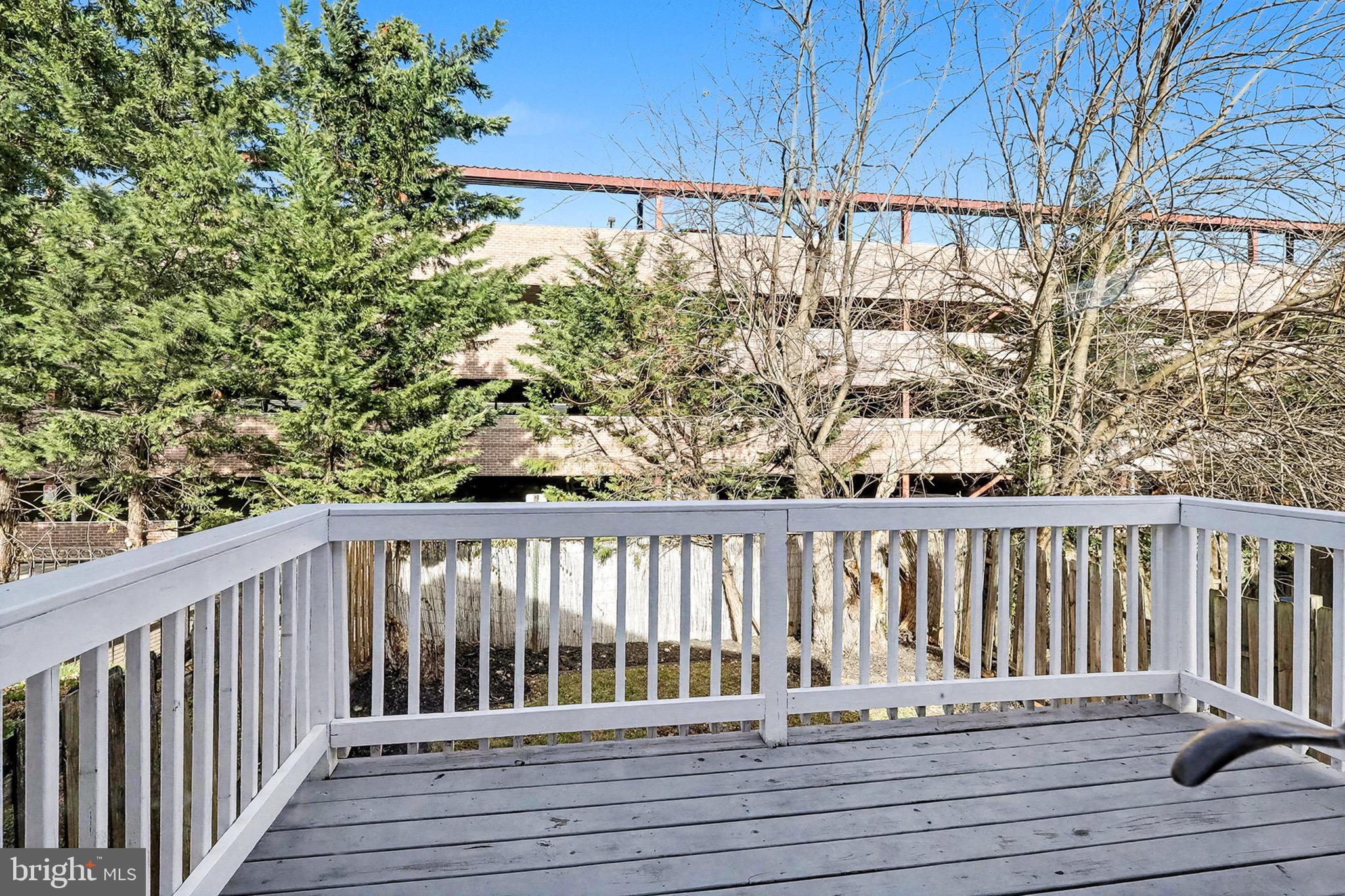 40 East Reed Avenue Alexandria, VA 22305 - Photo 14 of 19 a view of wooden deck