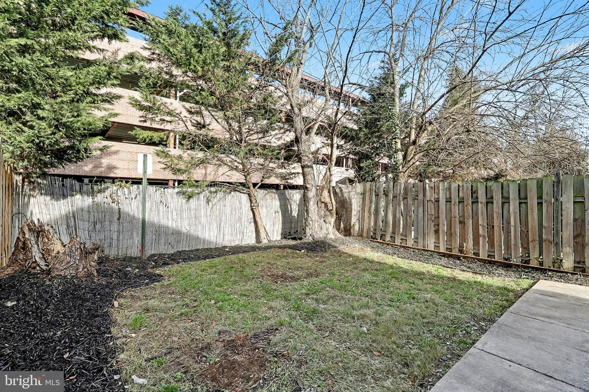 40 East Reed Avenue Alexandria, VA 22305 - Photo 16 of 19 a view of a backyard
