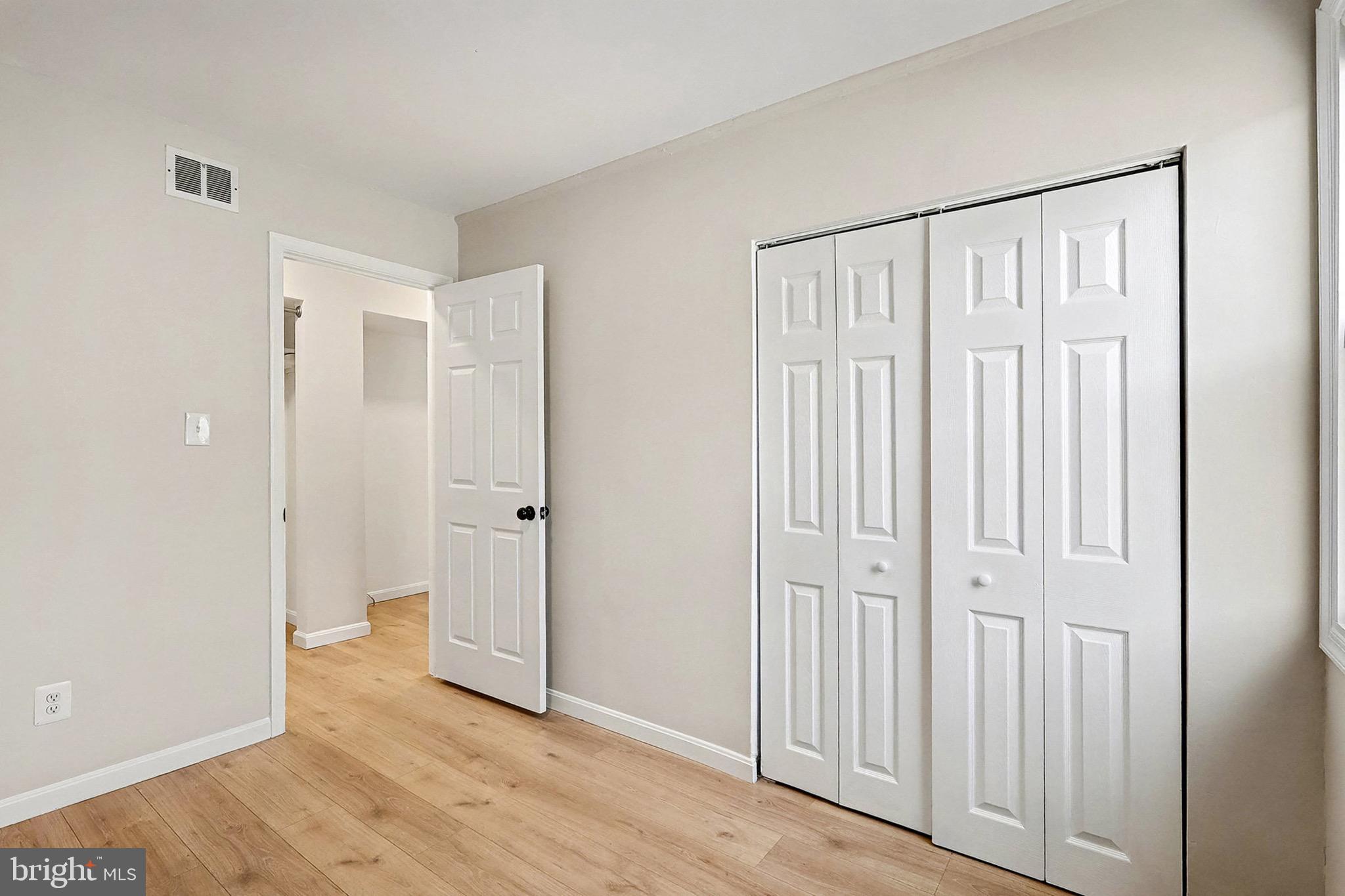 40 East Reed Avenue Alexandria, VA 22305 - Photo 7 of 19 an empty room with wooden floor