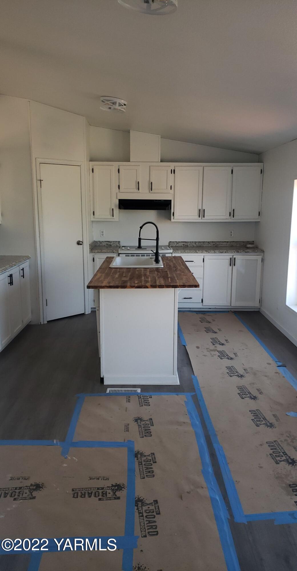 121 McDonald Road South Harrah, WA 98933 - Photo 3 of 12 a kitchen with stainless steel appliances granite countertop a sink stove and white cabinets