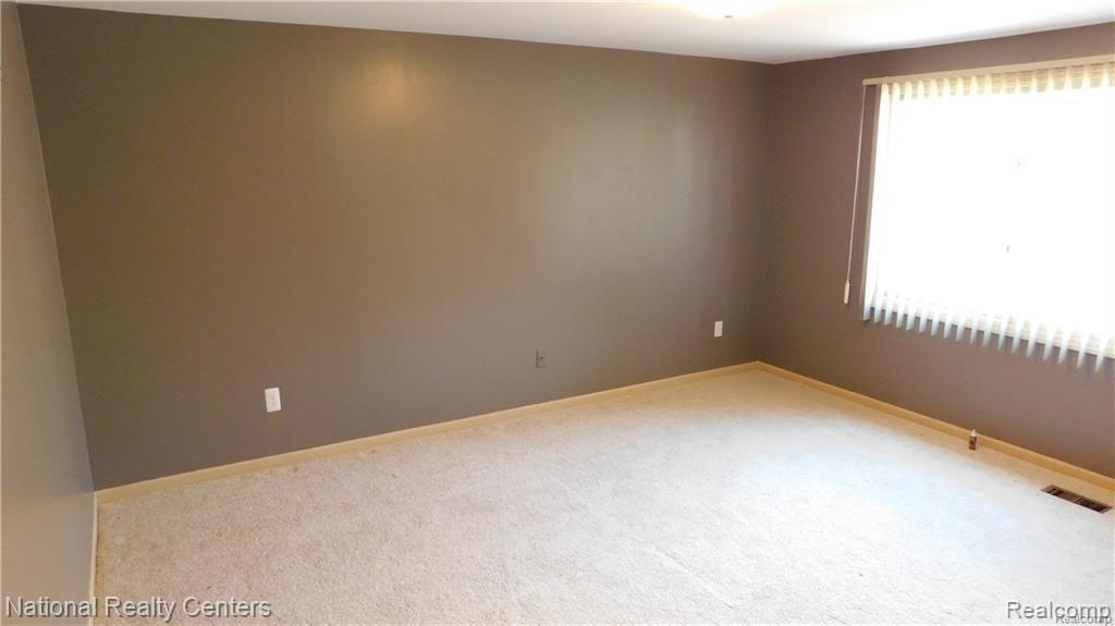 31101 Claymore Road Farmington Hills, MI 48331 - Photo 31 of 36