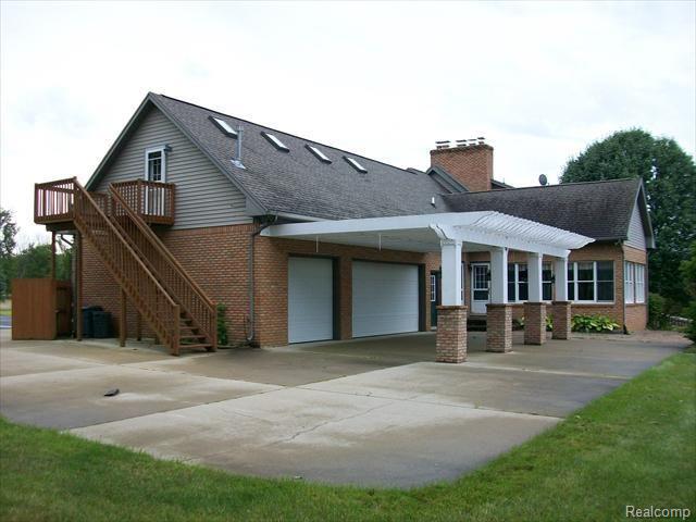 965 North Latson Road Howell, MI 48843 - Photo 3 of 10 100_0470