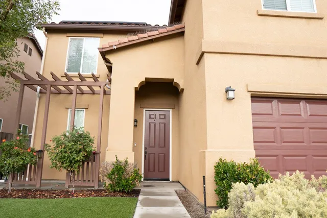 a house view with a outdoor space