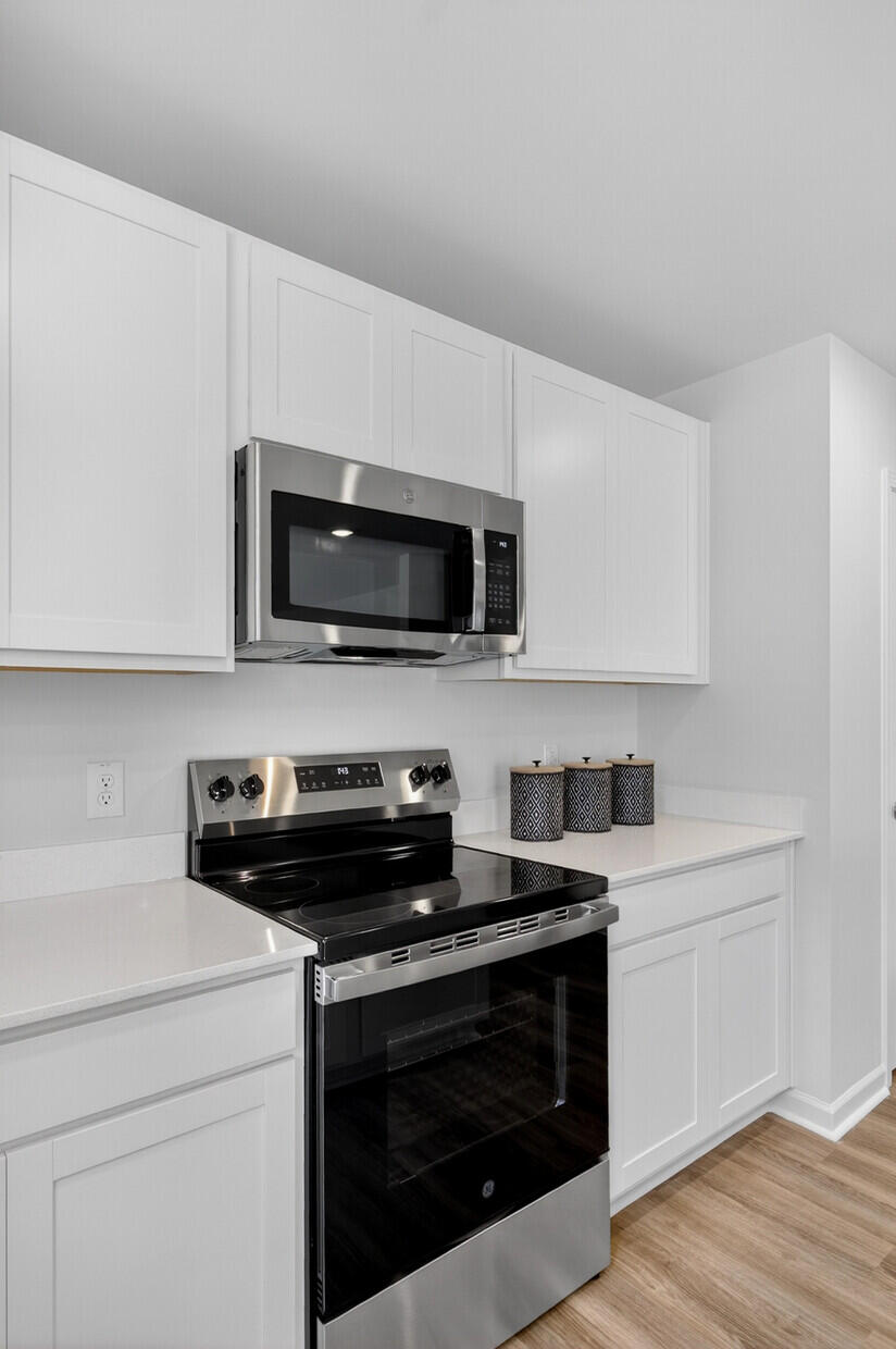 7079 Windham Way Ladson, SC 29456 - Photo 15 of 54 SS GE Appliances Including Fridge!