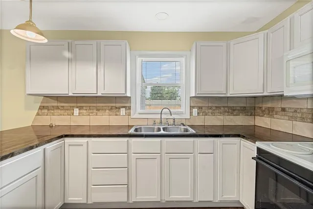 $300,000 | 207 Kristine Avenue, Clinton, MO 64735