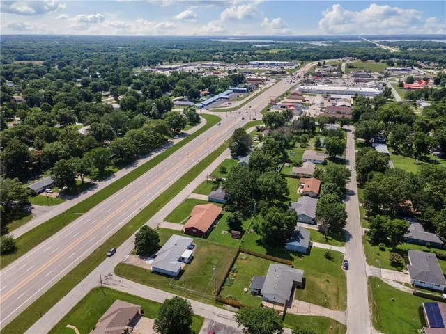 $300,000 | 207 Kristine Avenue, Clinton, MO 64735