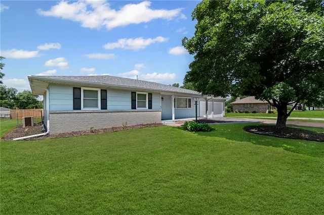 $300,000 | 207 Kristine Avenue, Clinton, MO 64735