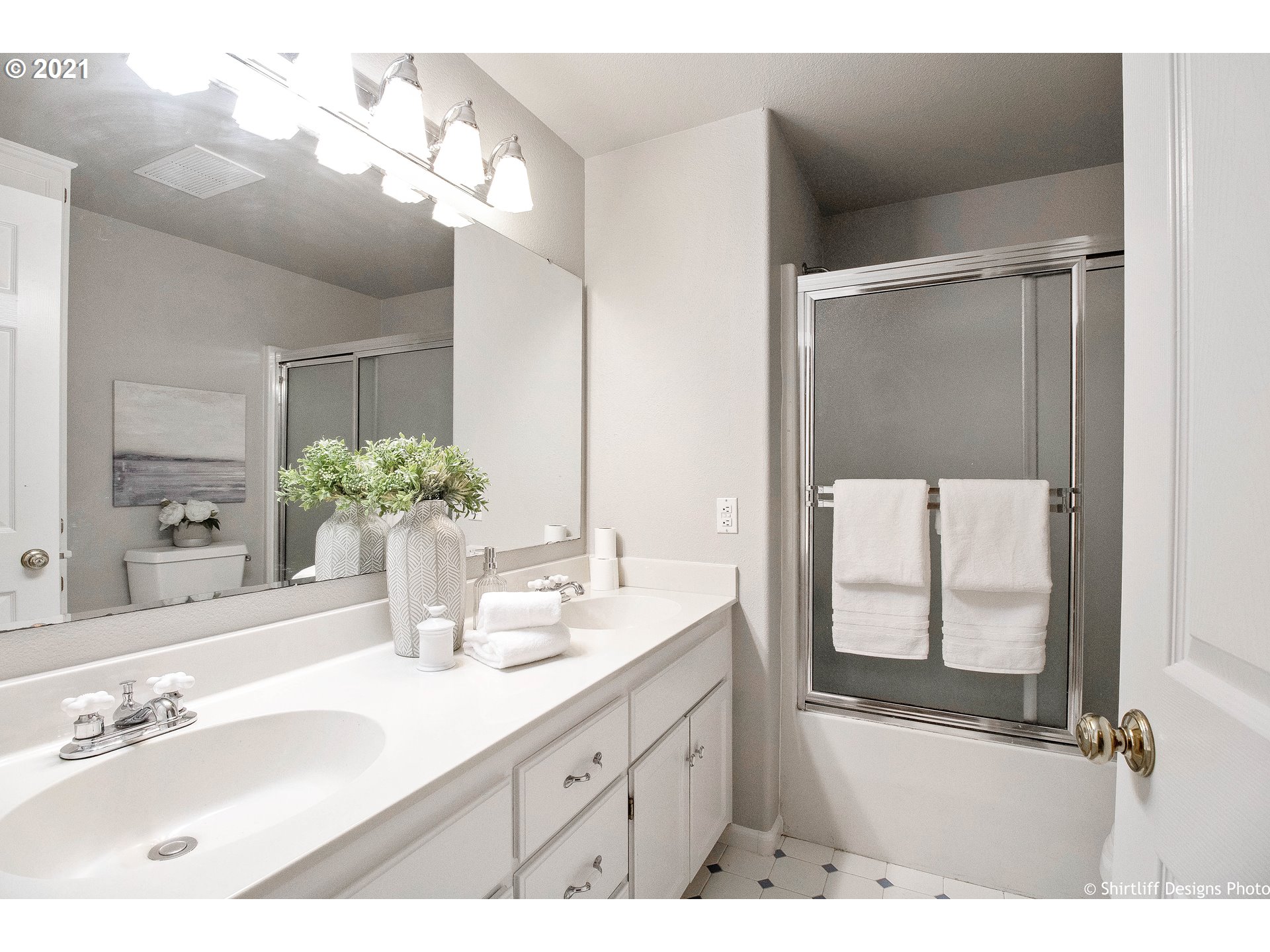 1619 Oak Patch Road Eugene, OR 97402 - Photo 17 of 25 Gallery Image 17