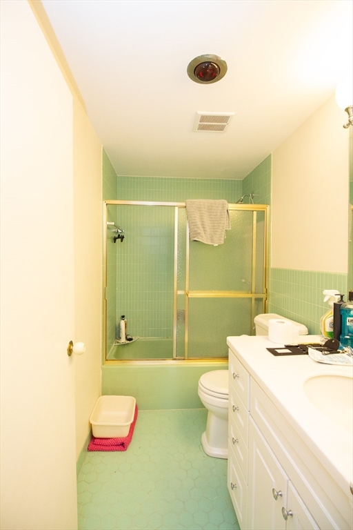 22 Chestnut Place, Unit 501 Brookline, MA 02445 - Photo 11 of 12