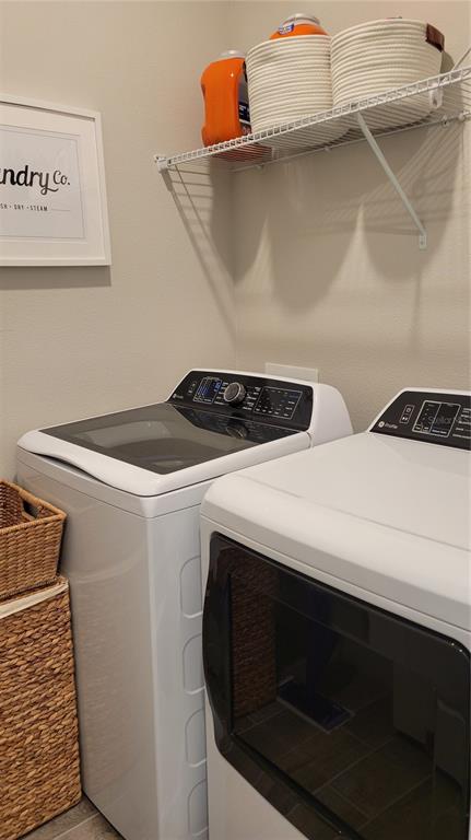 5419 Summit Glen Bradenton, FL 34203 - Photo 27 of 38 a utility room with dryer and washer