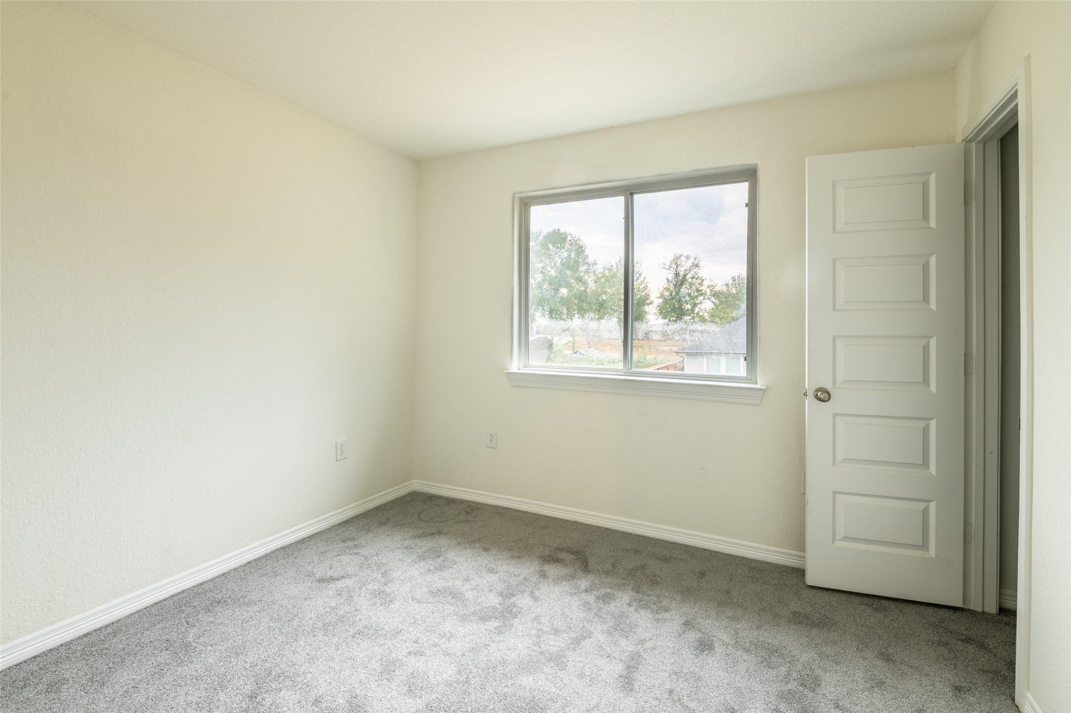 25012 Armagh Road Hempstead, TX 77445 - Photo 20 of 33 an empty room with windows