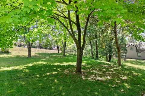 $405,000 | 2 Summit Avenue, East Dundee, IL 60118