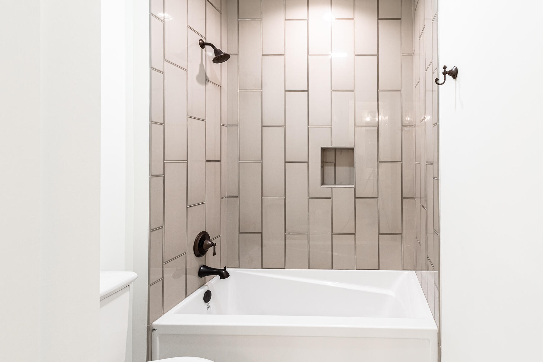 299 Ridgewalk Circle Santa Rosa Beach, FL 32459 - Photo 24 of 46 a bathroom with a bathtub