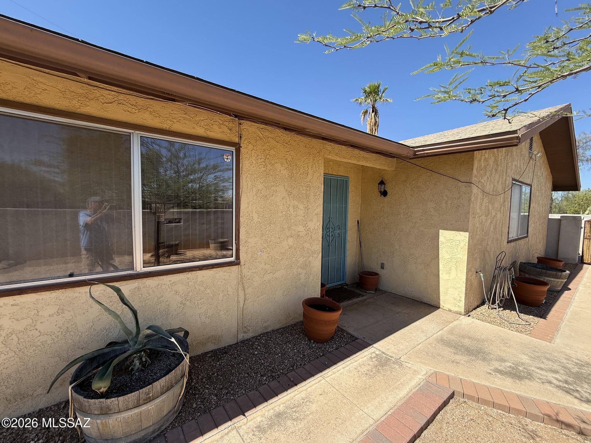 4086 East Montecito Street Tucson, AZ 85711 - Photo 5 of 49 IMG_4690