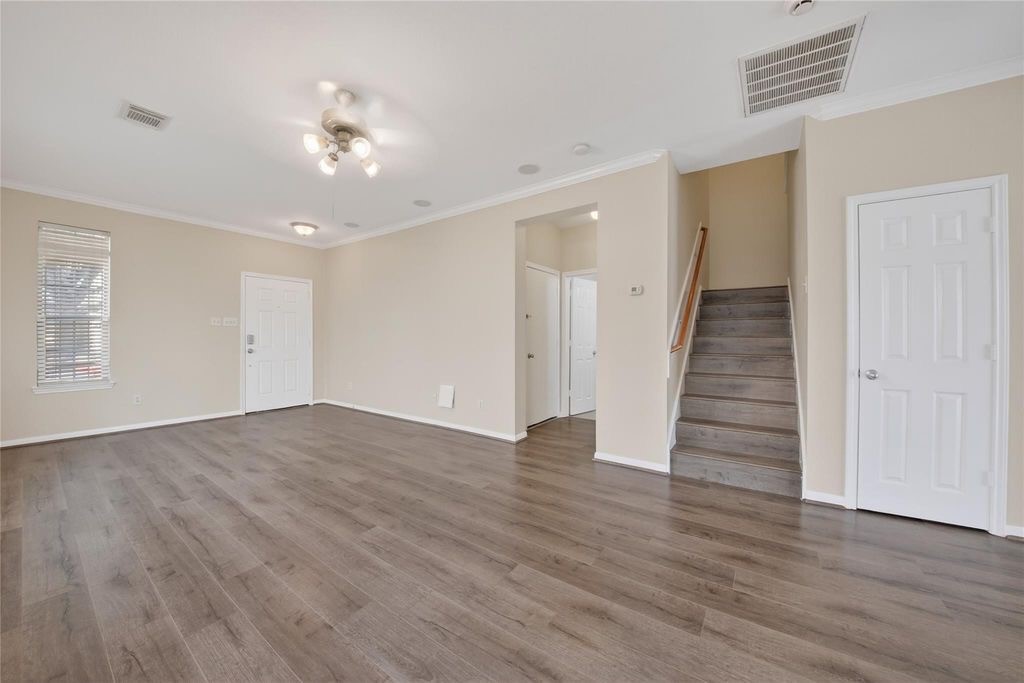 8118 Barnes Ridge Lane Houston, TX 77072 - Photo 8 of 19 Gallery Image 8