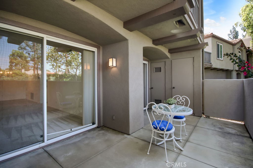 2800 Keller Drive, Unit 282 Tustin, CA 92782 - Photo 18 of 19 a outdoor space with furniture