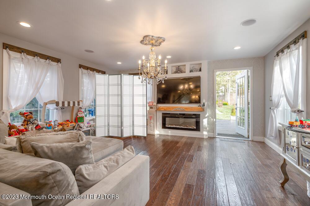 16 Holmdel Road Holmdel, NJ 07733 - Photo 18 of 28 LIVINGROOM FIXED