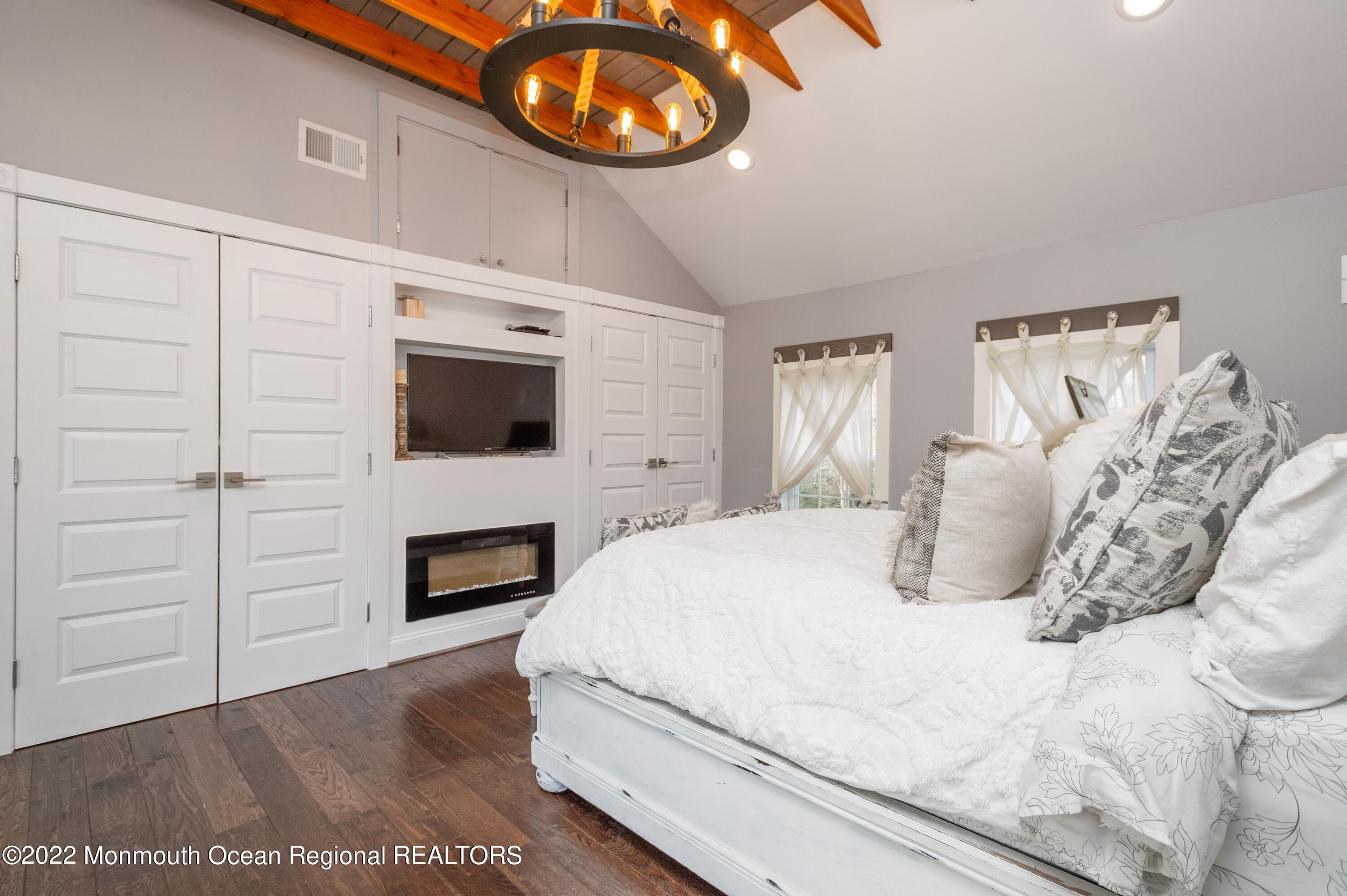 16 Holmdel Road Holmdel, NJ 07733 - Photo 21 of 28 17_16SHolmdelRd_14_PrimaryBedroom_HiRes