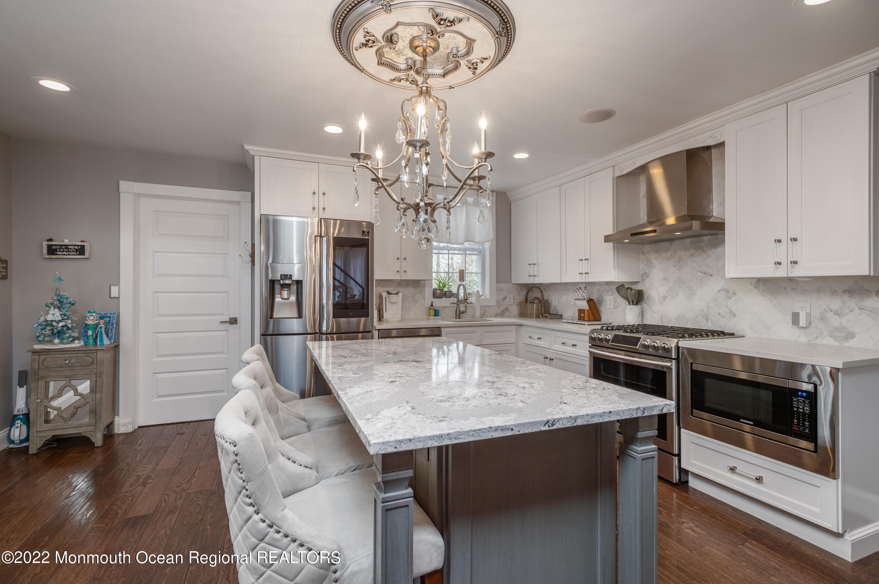 16 Holmdel Road Holmdel, NJ 07733 - Photo 8 of 28 10_16SHolmdelRd_177002_Kitchen_HiRes