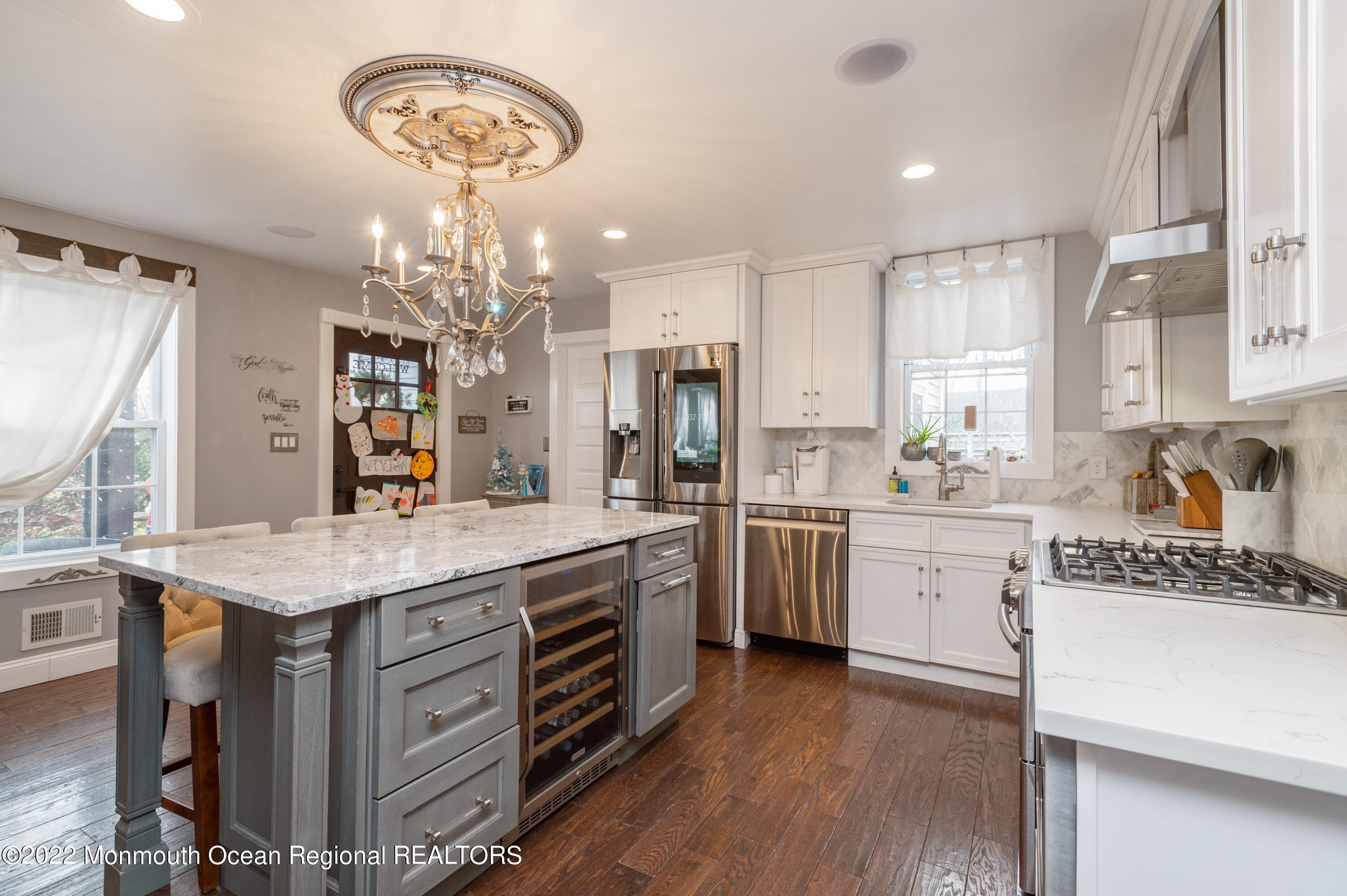 16 Holmdel Road Holmdel, NJ 07733 - Photo 9 of 28 11_16SHolmdelRd_177003_Kitchen_HiRes