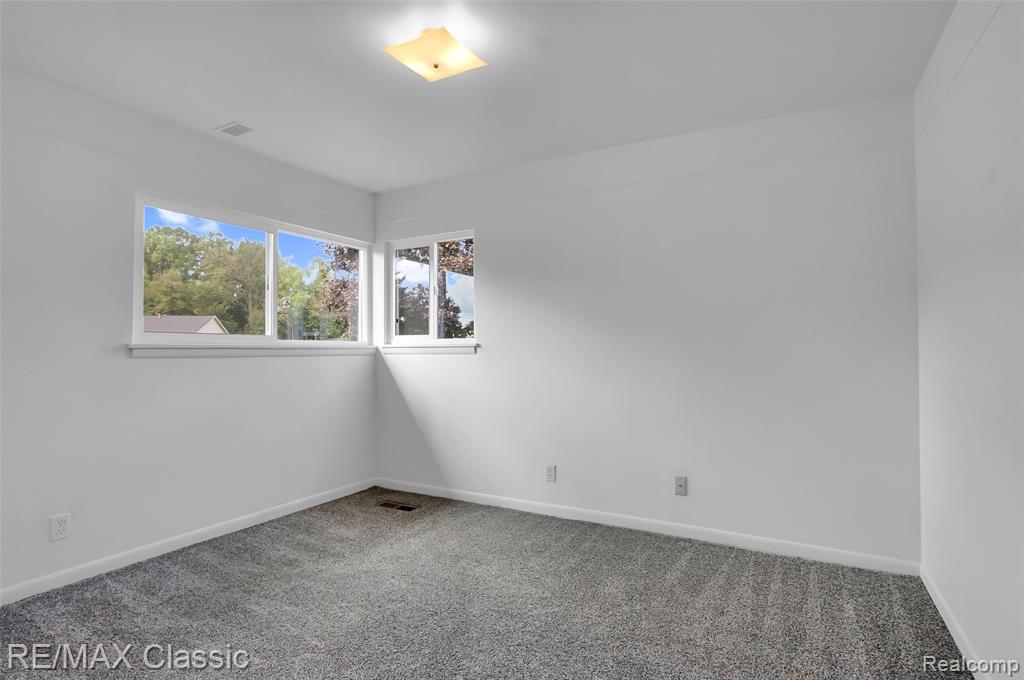 18248 Farmington Road Livonia, MI 48152 - Photo 18 of 30