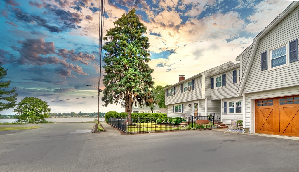 15 Willard Road Wakefield, MA 01880 - Photo 2 of 33