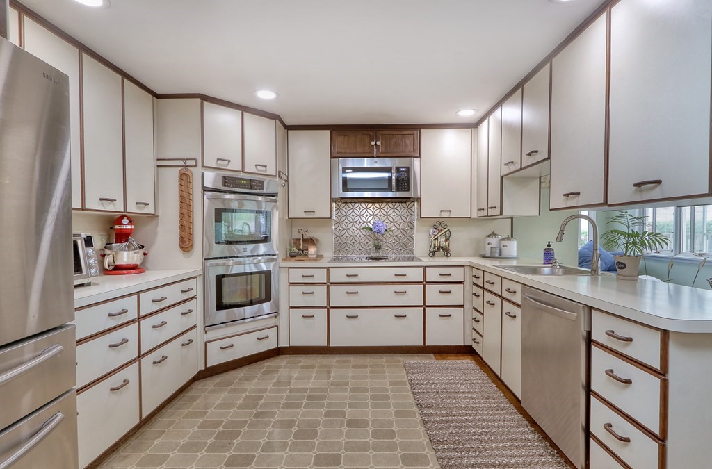 15 Willard Road Wakefield, MA 01880 - Photo 8 of 33